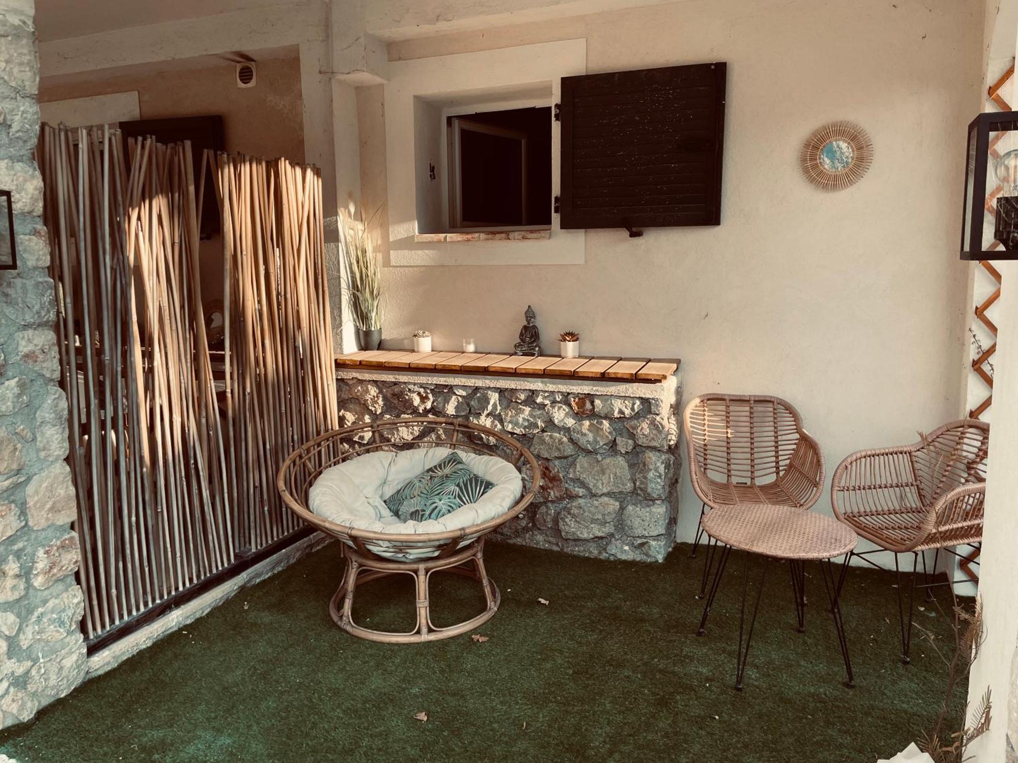 Apartamento 2P Au Coeur Des Montagnes Avec Piscine Chauffee Puget-Théniers Exterior foto